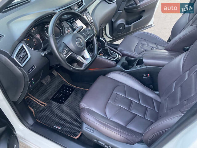 Белый Ниссан Кашкай, объемом двигателя 1.6 л и пробегом 92 тыс. км за 19950 $, фото 25 на Automoto.ua