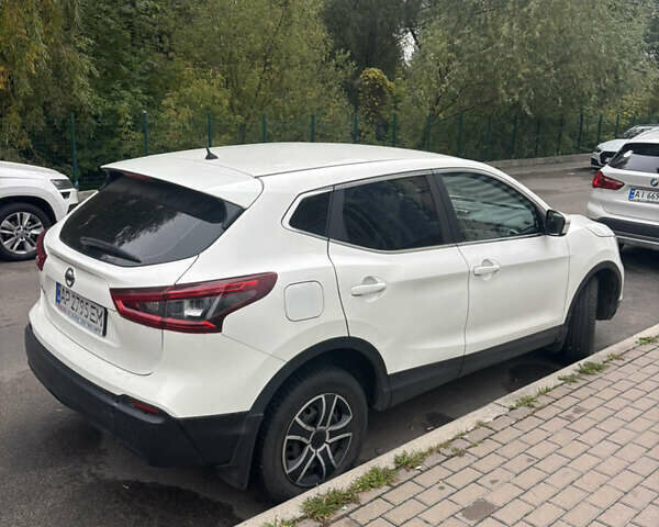 Белый Ниссан Кашкай, объемом двигателя 1.2 л и пробегом 82 тыс. км за 14300 $, фото 4 на Automoto.ua