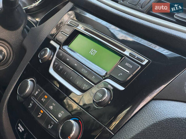 Белый Ниссан Кашкай, объемом двигателя 1.2 л и пробегом 113 тыс. км за 10950 $, фото 56 на Automoto.ua