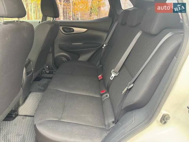 Белый Ниссан Кашкай, объемом двигателя 1.2 л и пробегом 161 тыс. км за 11900 $, фото 23 на Automoto.ua