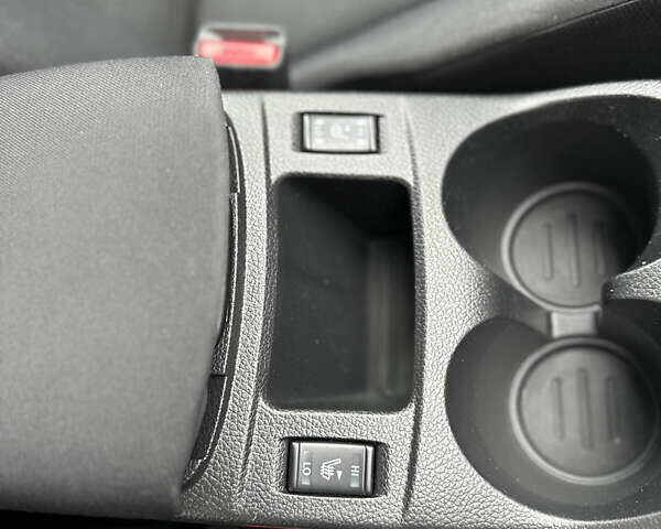 Белый Ниссан Кашкай, объемом двигателя 1.6 л и пробегом 245 тыс. км за 14800 $, фото 15 на Automoto.ua