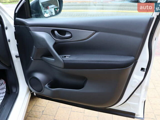 Белый Ниссан Кашкай, объемом двигателя 1.6 л и пробегом 245 тыс. км за 15900 $, фото 38 на Automoto.ua