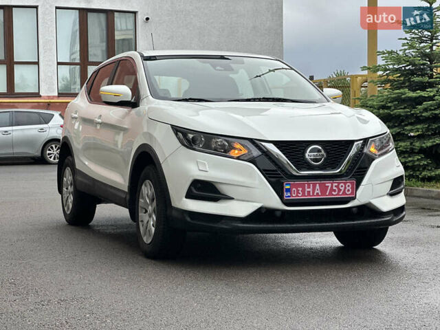 Белый Ниссан Кашкай, объемом двигателя 1.6 л и пробегом 245 тыс. км за 14800 $, фото 3 на Automoto.ua