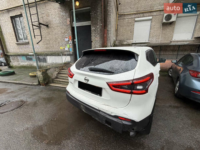 Білий Ніссан Кашкай, об'ємом двигуна 0 л та пробігом 200 тис. км за 8800 $, фото 3 на Automoto.ua