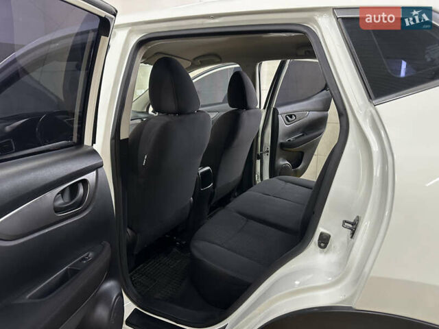 Белый Ниссан Кашкай, объемом двигателя 1.6 л и пробегом 103 тыс. км за 15499 $, фото 12 на Automoto.ua