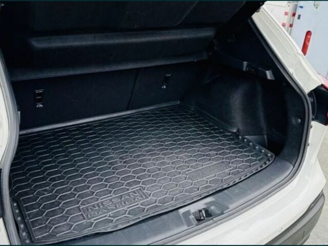 Белый Ниссан Кашкай, объемом двигателя 0 л и пробегом 130 тыс. км за 20500 $, фото 6 на Automoto.ua