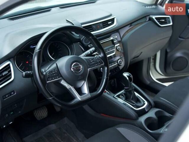 Білий Ніссан Кашкай, об'ємом двигуна 1.2 л та пробігом 141 тис. км за 14300 $, фото 9 на Automoto.ua