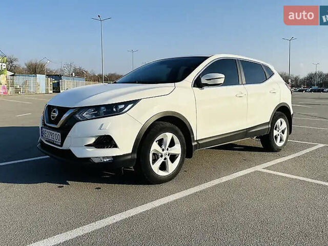 Белый Ниссан Кашкай, объемом двигателя 1.2 л и пробегом 100 тыс. км за 12900 $, фото 4 на Automoto.ua
