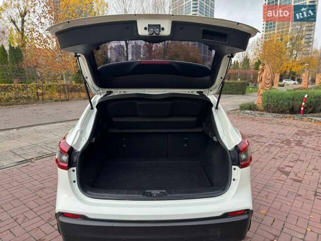 Белый Ниссан Кашкай, объемом двигателя 1.2 л и пробегом 161 тыс. км за 11900 $, фото 16 на Automoto.ua