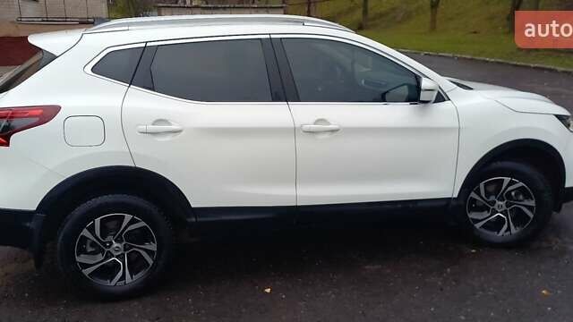Белый Ниссан Кашкай, объемом двигателя 1.2 л и пробегом 90 тыс. км за 14200 $, фото 3 на Automoto.ua