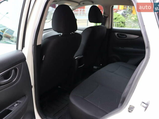 Белый Ниссан Кашкай, объемом двигателя 1.6 л и пробегом 245 тыс. км за 15900 $, фото 27 на Automoto.ua