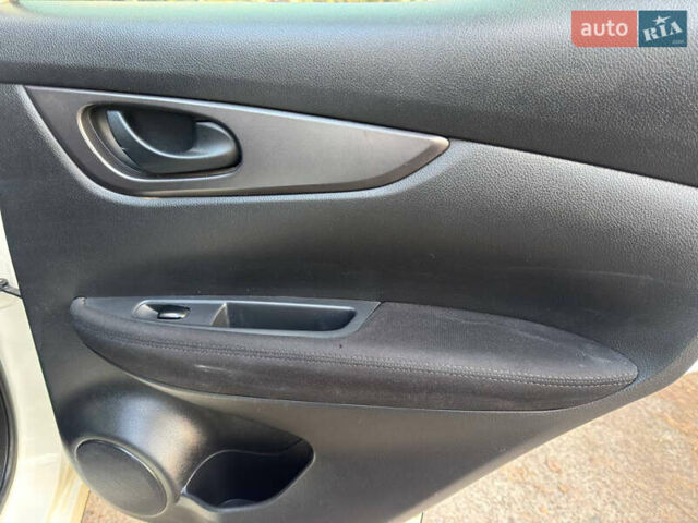 Белый Ниссан Кашкай, объемом двигателя 1.2 л и пробегом 113 тыс. км за 10950 $, фото 43 на Automoto.ua