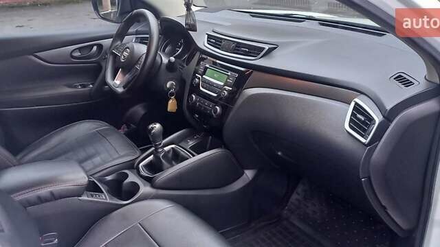 Белый Ниссан Кашкай, объемом двигателя 1.2 л и пробегом 90 тыс. км за 14200 $, фото 1 на Automoto.ua