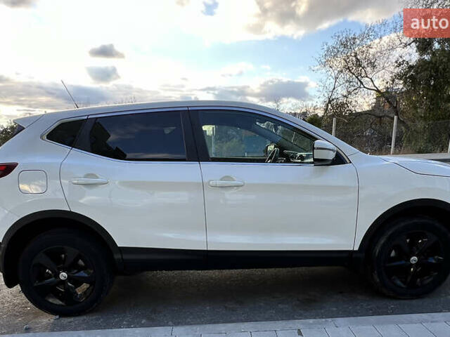 Белый Ниссан Кашкай, объемом двигателя 1.2 л и пробегом 99 тыс. км за 16490 $, фото 2 на Automoto.ua