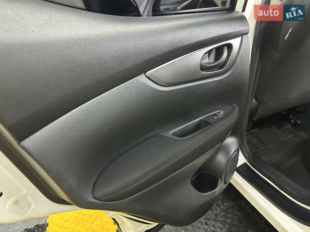 Белый Ниссан Кашкай, объемом двигателя 1.6 л и пробегом 103 тыс. км за 15499 $, фото 18 на Automoto.ua