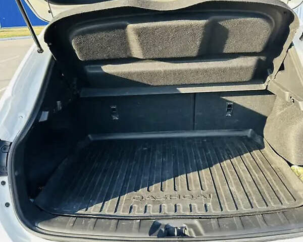 Белый Ниссан Кашкай, объемом двигателя 1.2 л и пробегом 100 тыс. км за 12900 $, фото 17 на Automoto.ua