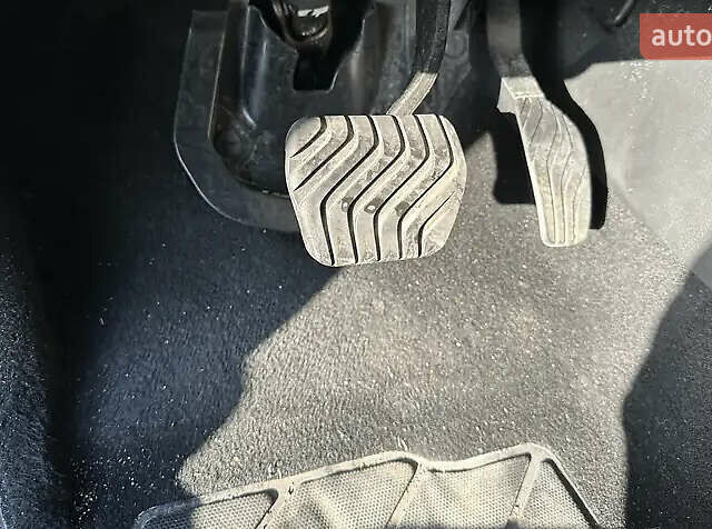 Белый Ниссан Кашкай, объемом двигателя 1.2 л и пробегом 100 тыс. км за 12900 $, фото 12 на Automoto.ua