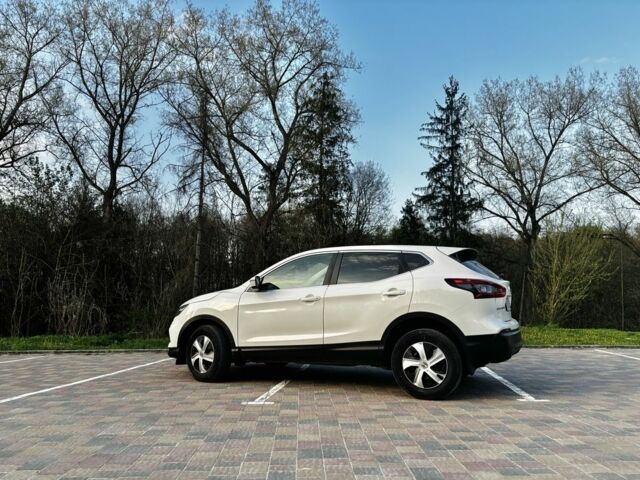 Белый Ниссан Кашкай, объемом двигателя 1.2 л и пробегом 130 тыс. км за 12300 $, фото 3 на Automoto.ua