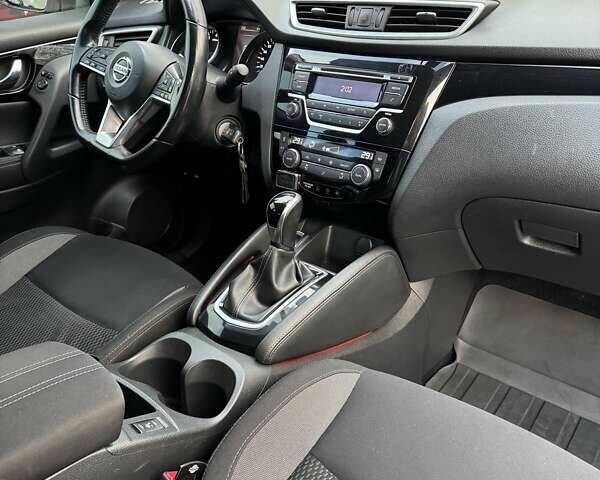 Белый Ниссан Кашкай, объемом двигателя 1.2 л и пробегом 143 тыс. км за 15000 $, фото 27 на Automoto.ua