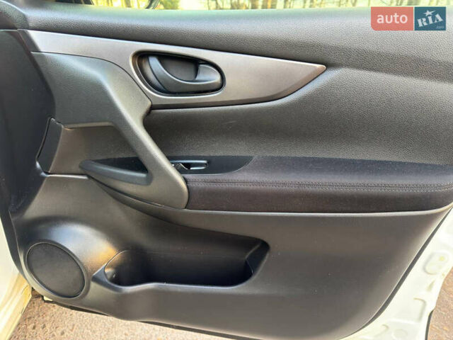 Белый Ниссан Кашкай, объемом двигателя 1.2 л и пробегом 113 тыс. км за 10950 $, фото 47 на Automoto.ua