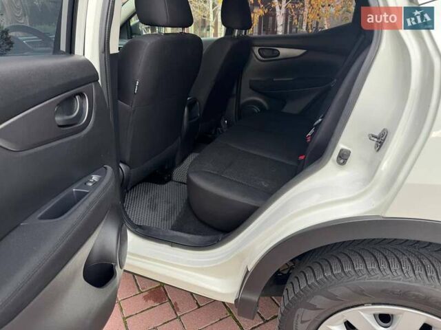 Белый Ниссан Кашкай, объемом двигателя 1.2 л и пробегом 161 тыс. км за 11900 $, фото 22 на Automoto.ua