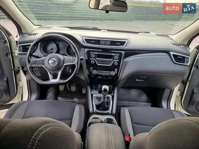 Белый Ниссан Кашкай, объемом двигателя 1.2 л и пробегом 178 тыс. км за 12800 $, фото 26 на Automoto.ua
