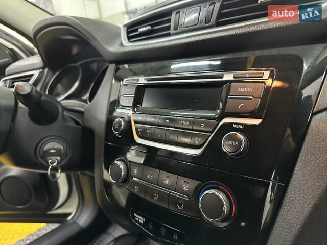 Белый Ниссан Кашкай, объемом двигателя 1.6 л и пробегом 103 тыс. км за 15499 $, фото 21 на Automoto.ua