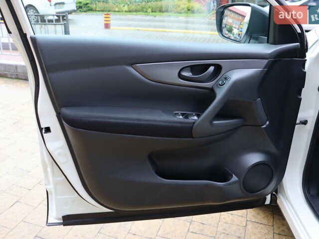 Белый Ниссан Кашкай, объемом двигателя 1.6 л и пробегом 245 тыс. км за 15900 $, фото 8 на Automoto.ua