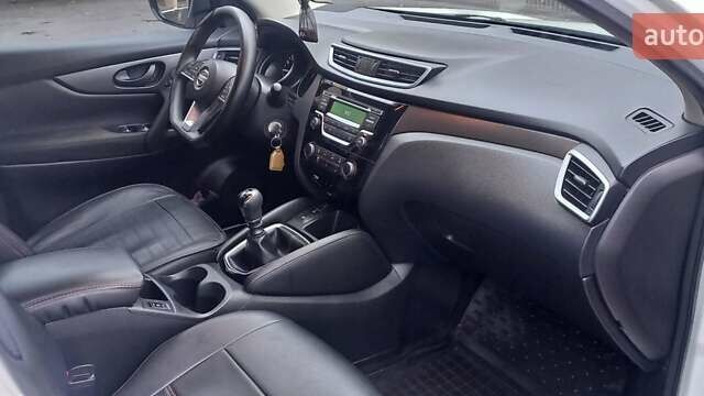 Белый Ниссан Кашкай, объемом двигателя 1.2 л и пробегом 90 тыс. км за 14200 $, фото 10 на Automoto.ua