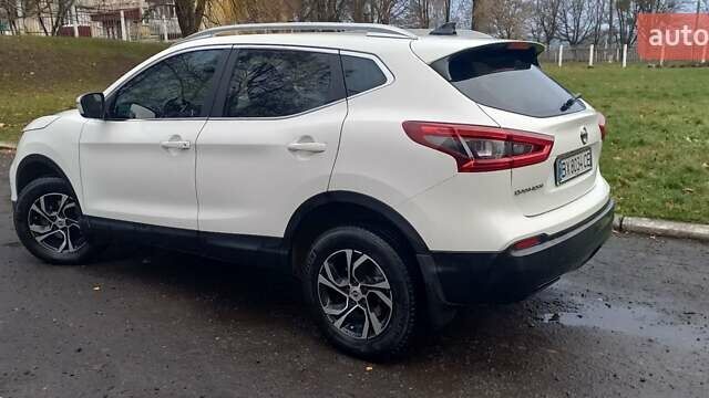 Белый Ниссан Кашкай, объемом двигателя 1.2 л и пробегом 90 тыс. км за 14200 $, фото 8 на Automoto.ua