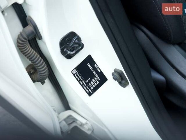 Білий Ніссан Кашкай, об'ємом двигуна 1.2 л та пробігом 141 тис. км за 14300 $, фото 13 на Automoto.ua