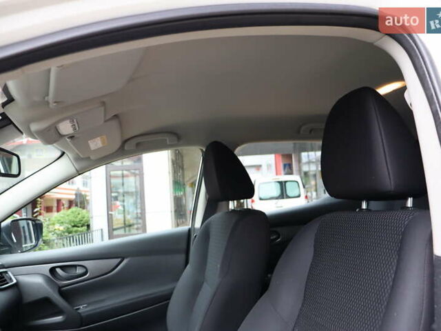 Белый Ниссан Кашкай, объемом двигателя 1.6 л и пробегом 245 тыс. км за 15900 $, фото 13 на Automoto.ua