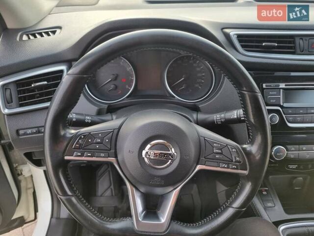 Белый Ниссан Кашкай, объемом двигателя 1.2 л и пробегом 178 тыс. км за 12800 $, фото 32 на Automoto.ua