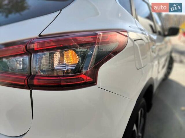 Белый Ниссан Кашкай, объемом двигателя 1.5 л и пробегом 117 тыс. км за 15990 $, фото 19 на Automoto.ua