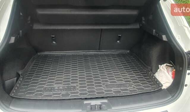 Белый Ниссан Кашкай, объемом двигателя 1.2 л и пробегом 43 тыс. км за 18800 $, фото 17 на Automoto.ua