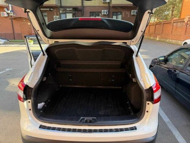 Белый Ниссан Кашкай, объемом двигателя 2 л и пробегом 93 тыс. км за 11000 $, фото 3 на Automoto.ua