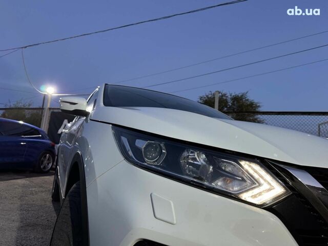 Белый Ниссан Кашкай, объемом двигателя 1.6 л и пробегом 130 тыс. км за 17790 $, фото 11 на Automoto.ua