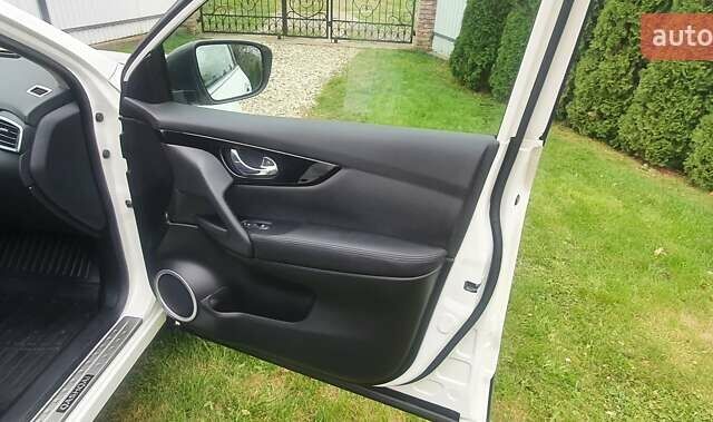 Белый Ниссан Кашкай, объемом двигателя 1.2 л и пробегом 43 тыс. км за 18800 $, фото 28 на Automoto.ua