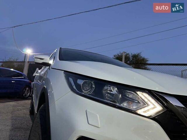 Белый Ниссан Кашкай, объемом двигателя 1.6 л и пробегом 130 тыс. км за 17790 $, фото 11 на Automoto.ua