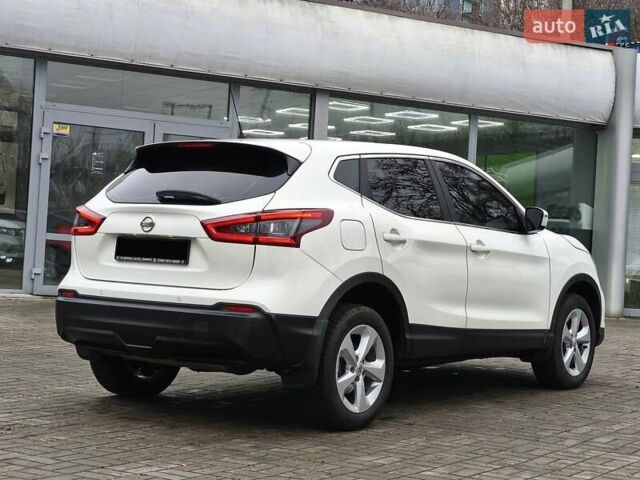 Белый Ниссан Кашкай, объемом двигателя 1.2 л и пробегом 80 тыс. км за 15200 $, фото 5 на Automoto.ua