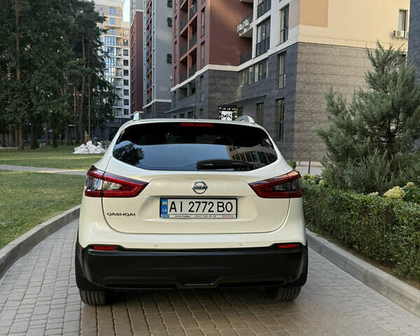 Белый Ниссан Кашкай, объемом двигателя 1.6 л и пробегом 105 тыс. км за 19900 $, фото 5 на Automoto.ua