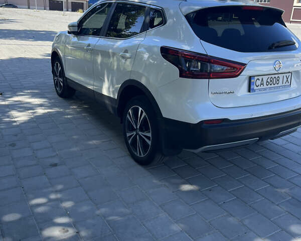 Белый Ниссан Кашкай, объемом двигателя 1.6 л и пробегом 74 тыс. км за 22000 $, фото 6 на Automoto.ua