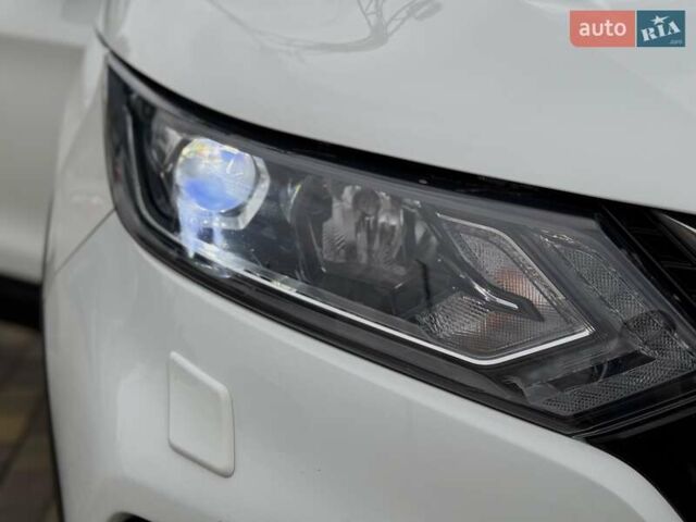 Белый Ниссан Кашкай, объемом двигателя 1.6 л и пробегом 37 тыс. км за 18900 $, фото 42 на Automoto.ua
