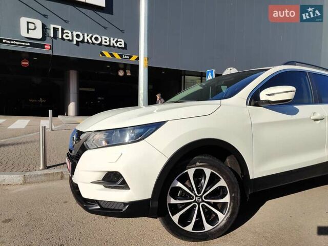 Белый Ниссан Кашкай, объемом двигателя 1.5 л и пробегом 117 тыс. км за 15990 $, фото 5 на Automoto.ua