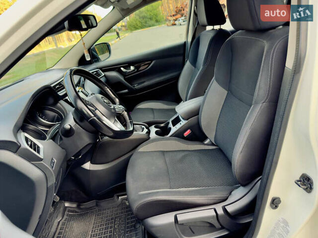 Белый Ниссан Кашкай, объемом двигателя 1.2 л и пробегом 101 тыс. км за 15500 $, фото 16 на Automoto.ua