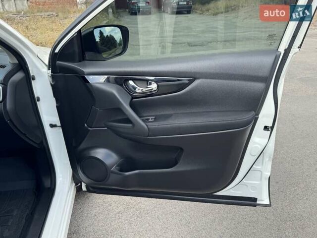 Білий Ніссан Кашкай, об'ємом двигуна 2 л та пробігом 71 тис. км за 17000 $, фото 16 на Automoto.ua