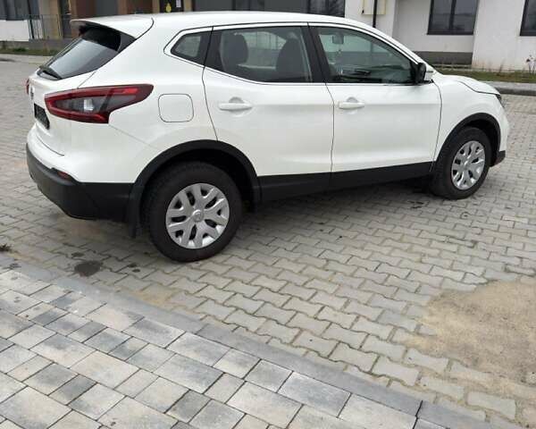 Белый Ниссан Кашкай, объемом двигателя 1.2 л и пробегом 135 тыс. км за 13555 $, фото 2 на Automoto.ua