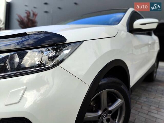 Ніссан Кашкай 2019 у Києві на Automoto.ua Білий Ніссан Кашкай, об'ємом двигуна 1.2 л та пробігом 162 тис. км за 11990 $, фото 2 на Automoto.ua