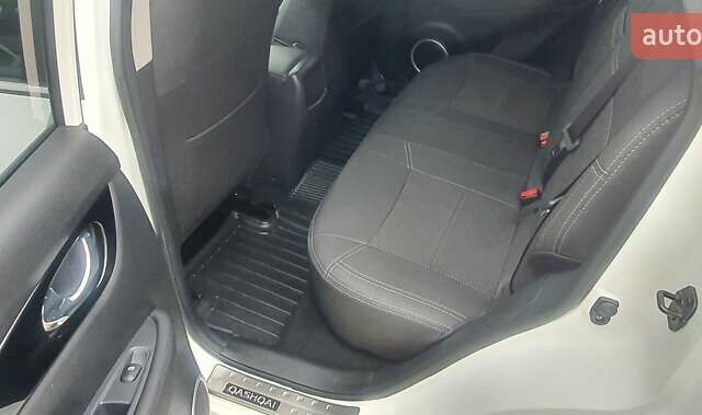 Белый Ниссан Кашкай, объемом двигателя 1.2 л и пробегом 43 тыс. км за 18800 $, фото 23 на Automoto.ua