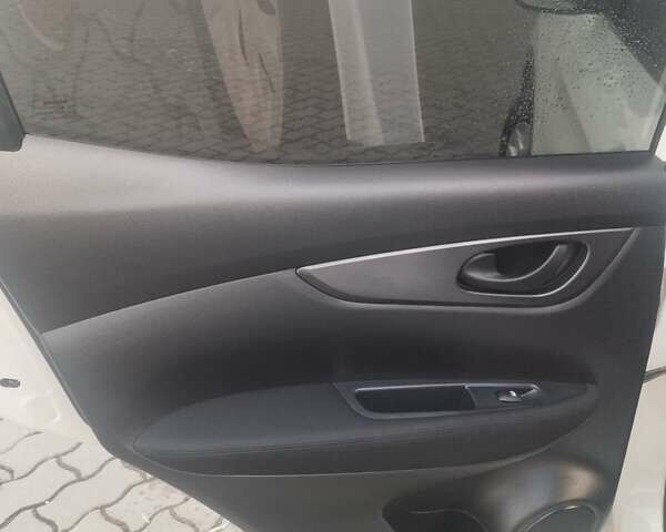 Ніссан Кашкай 2019 у Чернівцях на Automoto.ua Білий Ніссан Кашкай, об'ємом двигуна 1.2 л та пробігом 109 тис. км за 14500 $, фото 9 на Automoto.ua